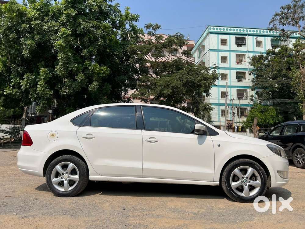 Skoda Rapid Elegance 2012