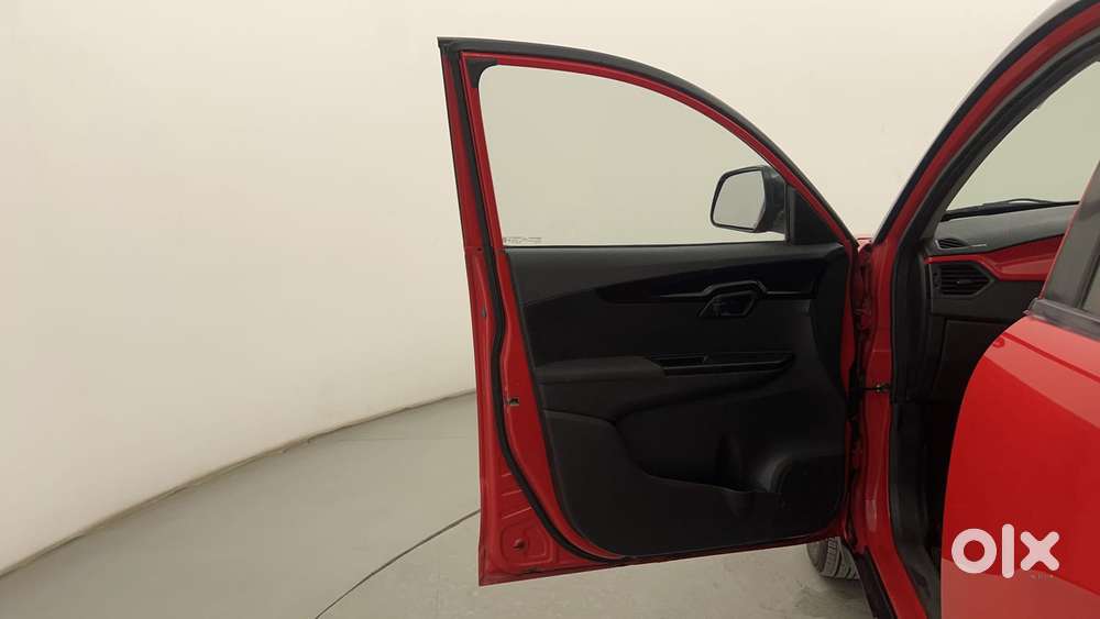 Mahindra Kuv 100 2016-2017 Mfalcon G80 K8 Dual Tone, 2017, Petrol