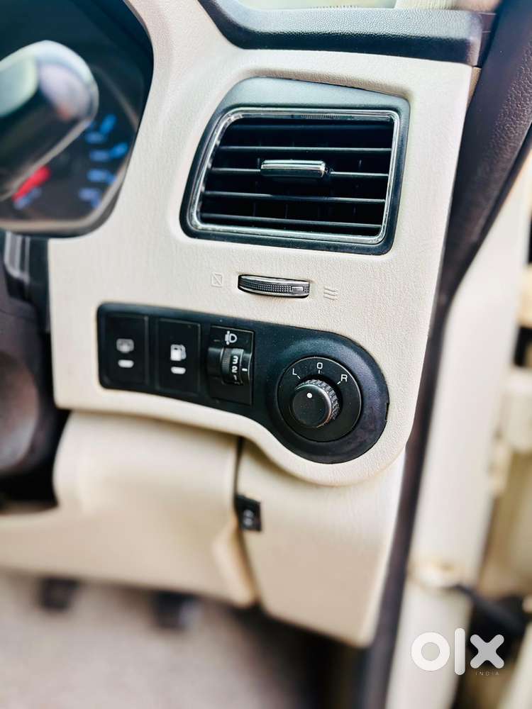 Mahindra Scorpio S10