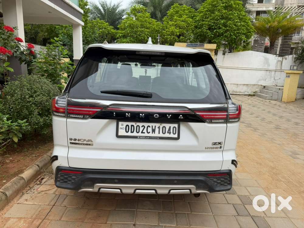 Toyota Innova Hycross 2024