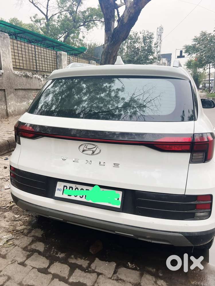 Hyundai Venue Petrol Manual 2024