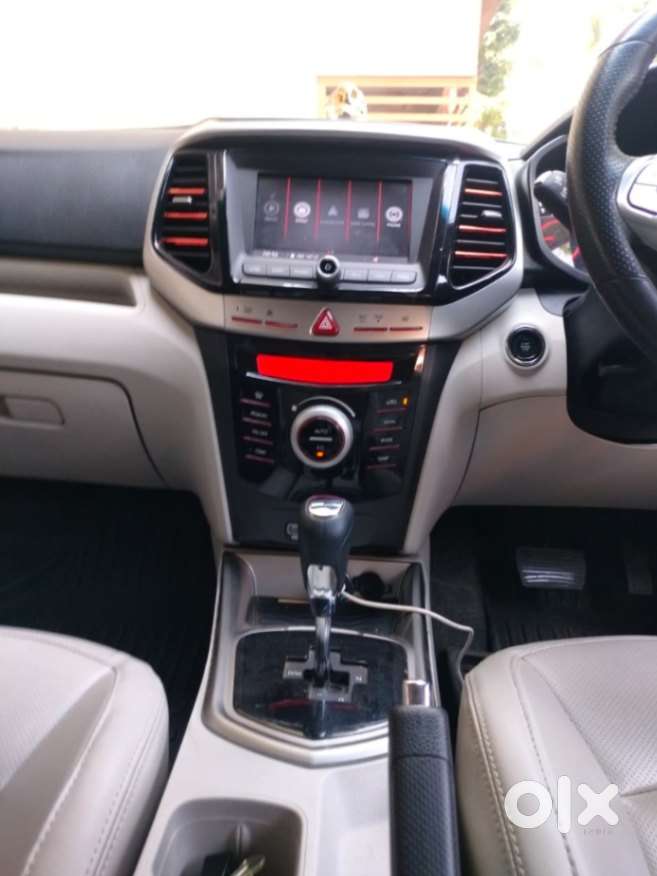 Mahindra Xuv300 1.2 W8 (o) Amt Petrol, 2022, Petrol