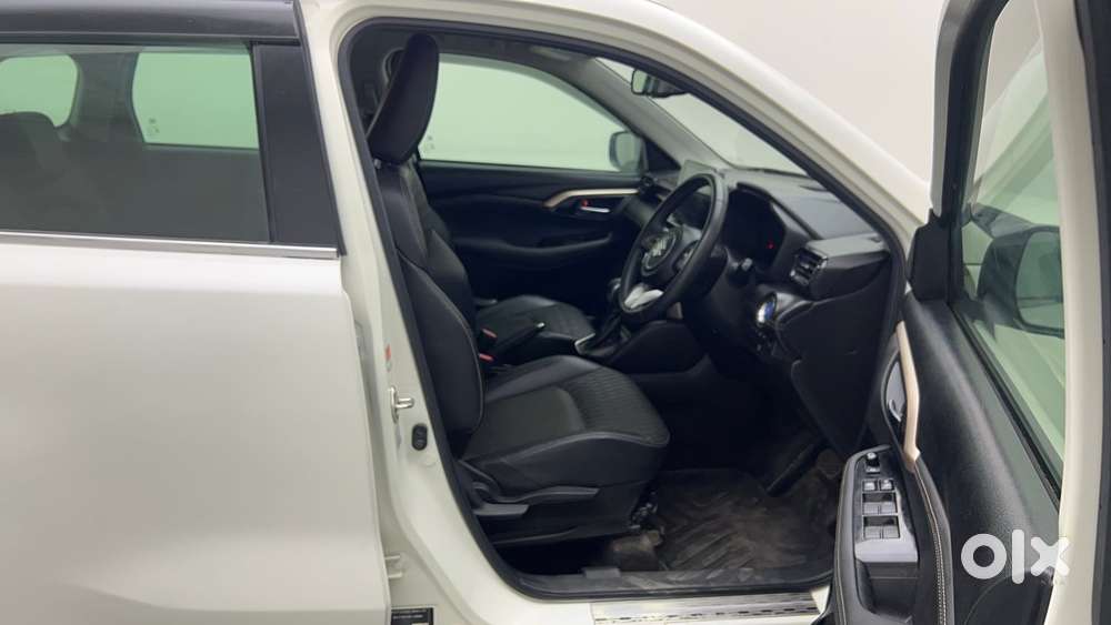 Maruti Suzuki Grand Vitara 1.5 Alpha Plus Intelligent Hybrid Ecvt, 2..