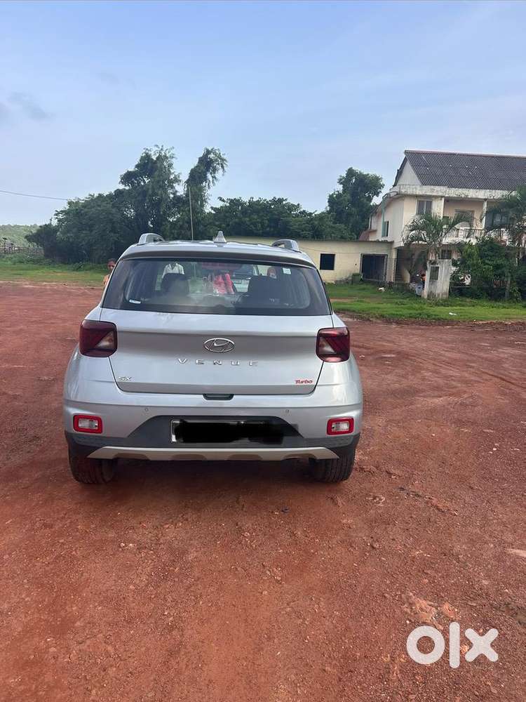 Hyundai Venue 2022 Petrol 70000 Km Driven