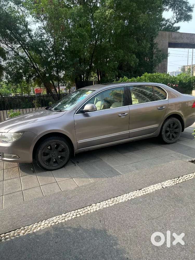 Skoda Superb Elegance 2013 Car