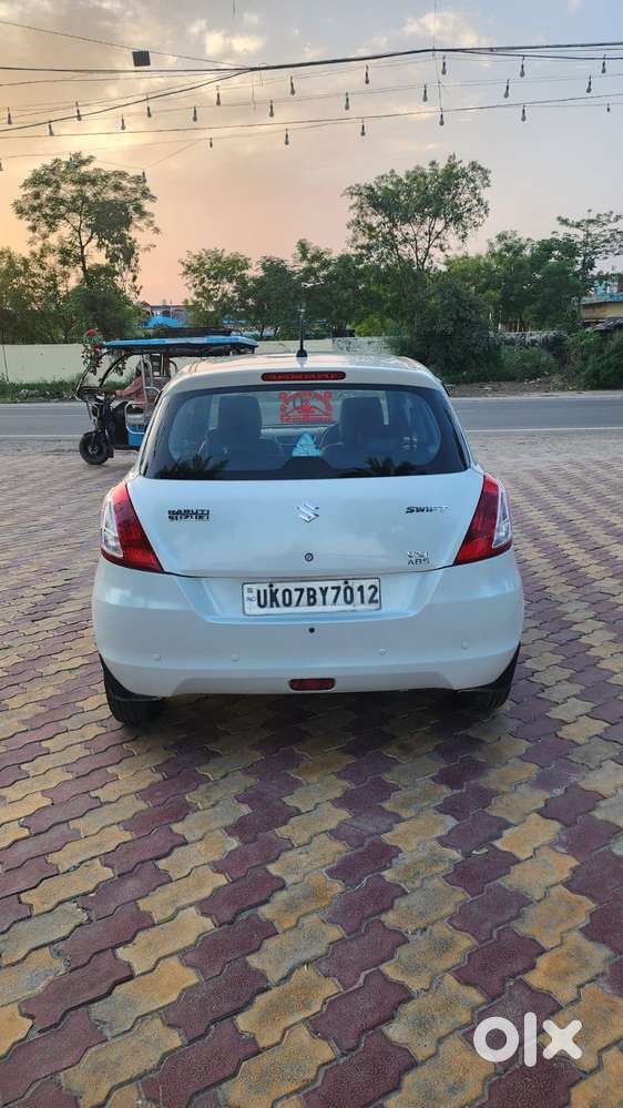 Maruti Suzuki Swift Lxi Optional-o, 2017, Petrol