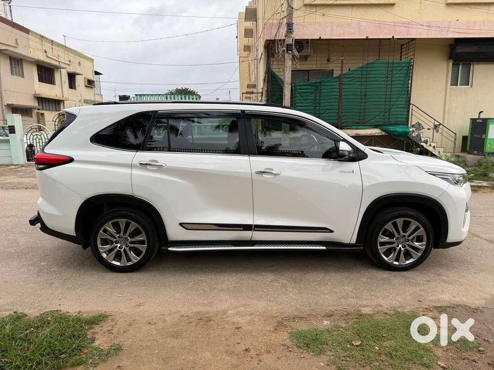 Toyota Innova Hycross 2.0 Zx Hybrid 7 Str, 2024, Petrol