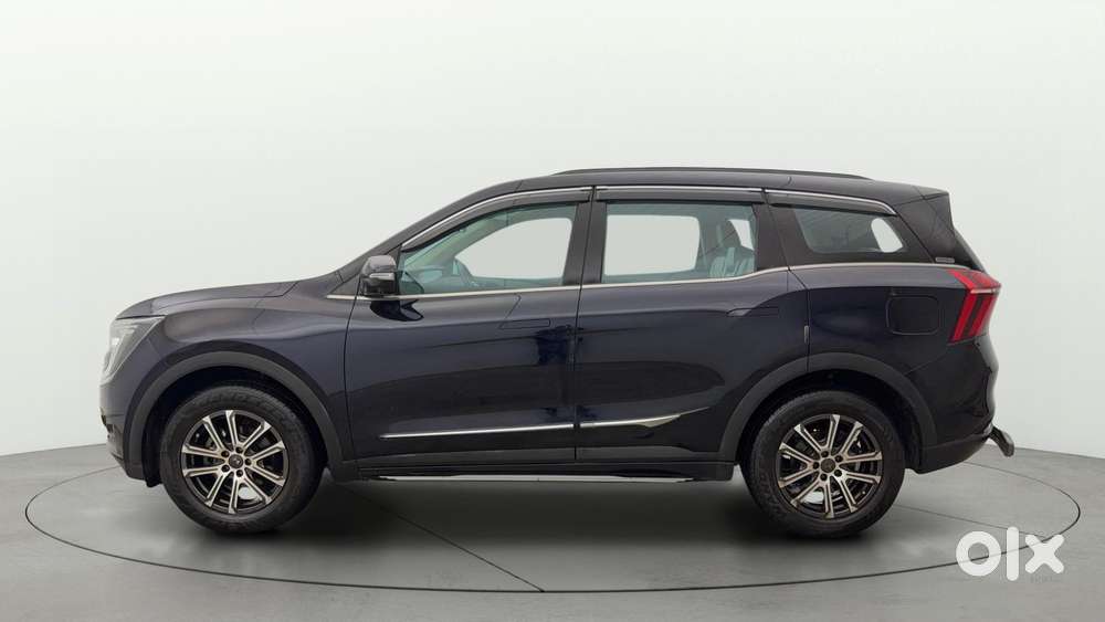 Mahindra Xuv700 2.0 Ax 5 Petrol Mt 7 Str, 2023, Diesel