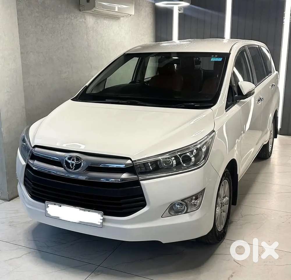 Toyota Innova Crysta 2.4 V 2016