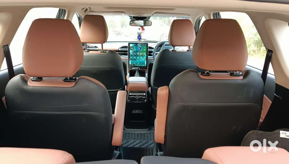 Mg Hector Plus Savvy Pro 1.5 Turbo Petrol Cvt 7 Str Dual Tone, 2025,..