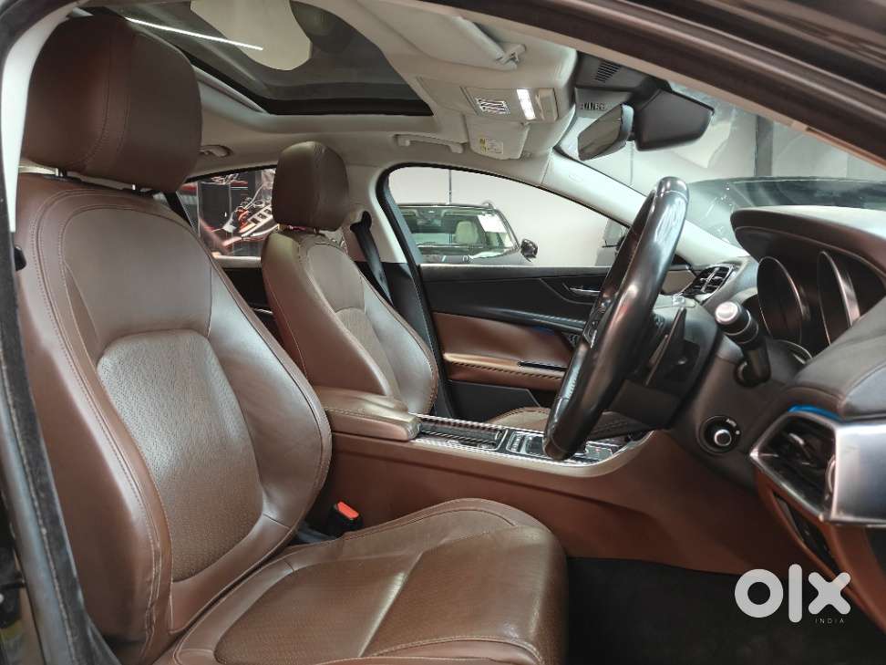 Jaguar Xe Portfolio, 2019, Petrol