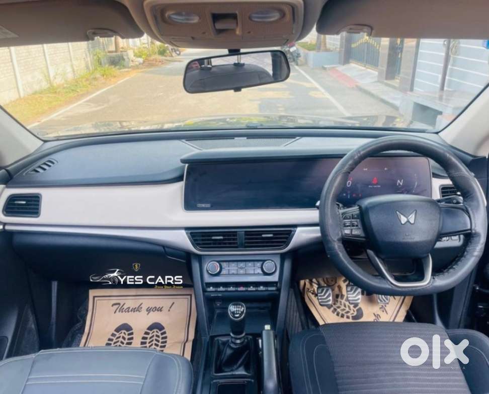 Mahindra Xuv700 2.0 Ax 5 Petrol Mt Str, 2022, Petrol