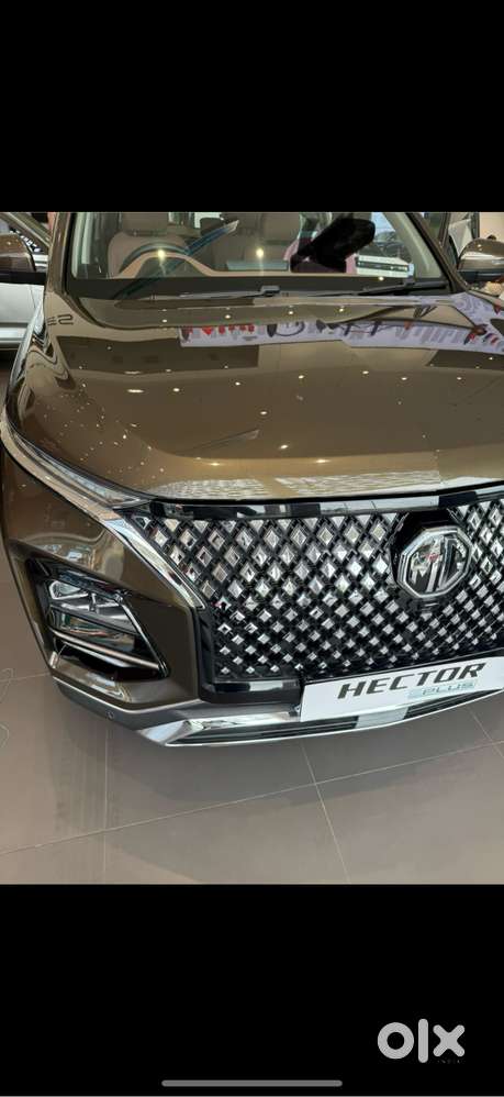 Mg Hector Plus Savvy 2025, 5500 Km Only