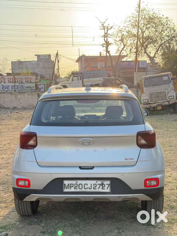 Hyundai Venue 2019 Sunroof Automatic Alloys Wheels Push Button Start