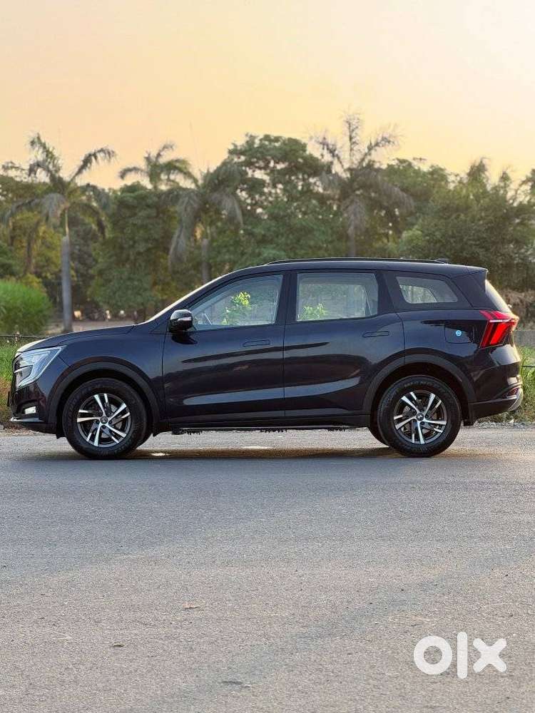 Mahindra Xuv700 2.0 Ax 5 Petrol Mt Str, 2022, Petrol
