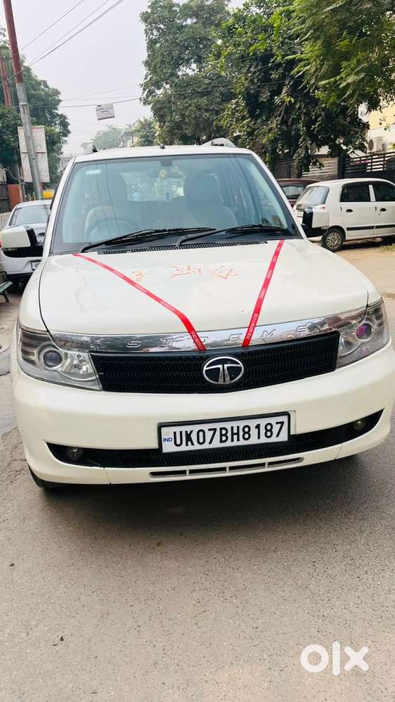 Tata Safari Storme 2015