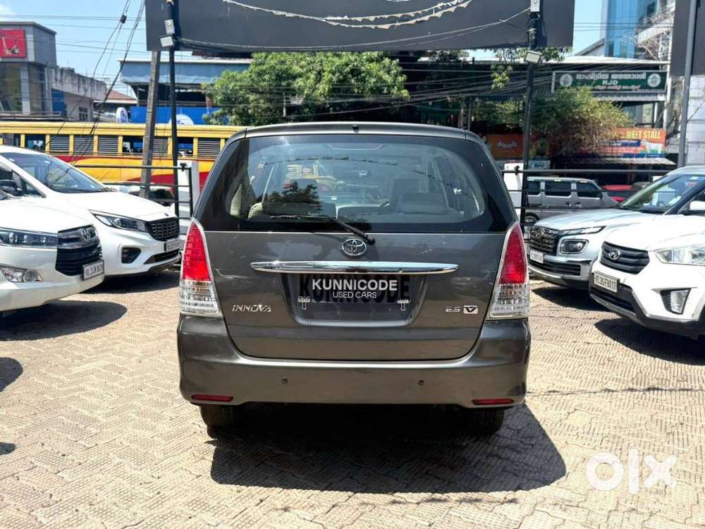 Toyota Innova 2.5 V 7 Str, 2011, Diesel