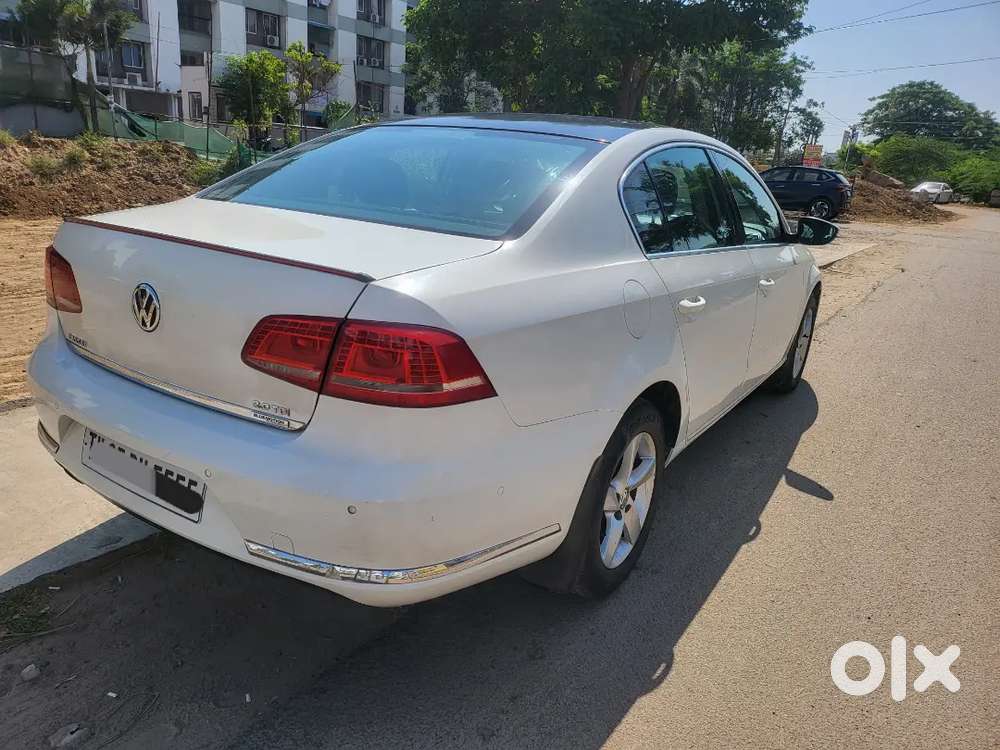 Volkswagen Passat 2011 Diesel 98999 Km Driven