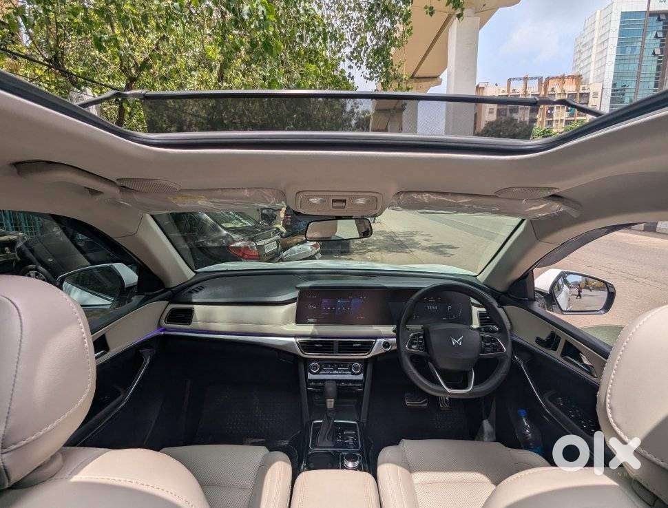 Mahindra Xuv700 2.0 Ax 7 Petrol At Luxury Pack Str, 2025, Petrol