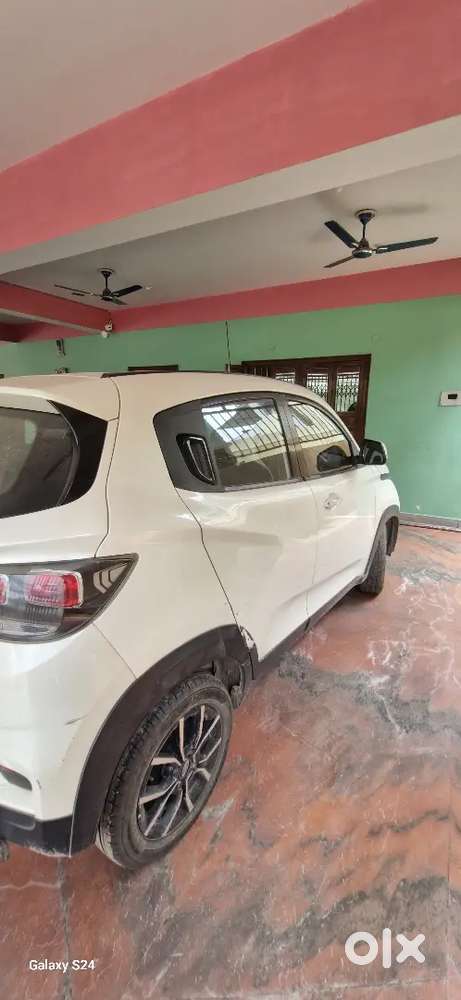 Mahindra Kuv 100