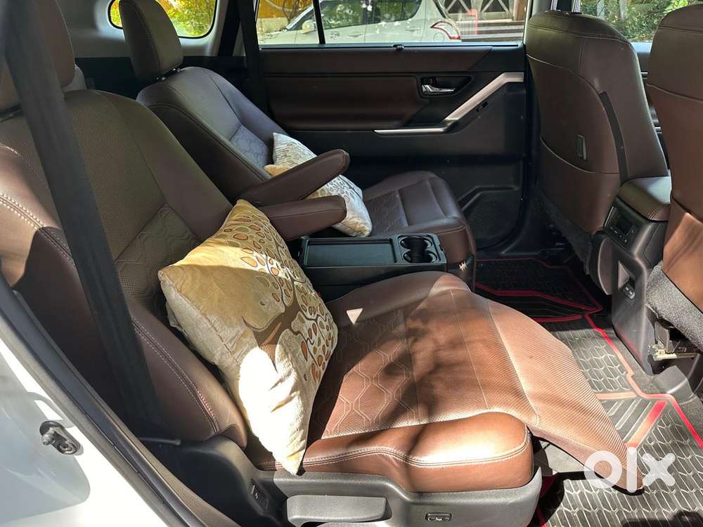 Toyota Innova Hycross 2.0 Zx Hybrid 7 Str, 2023, Petrol