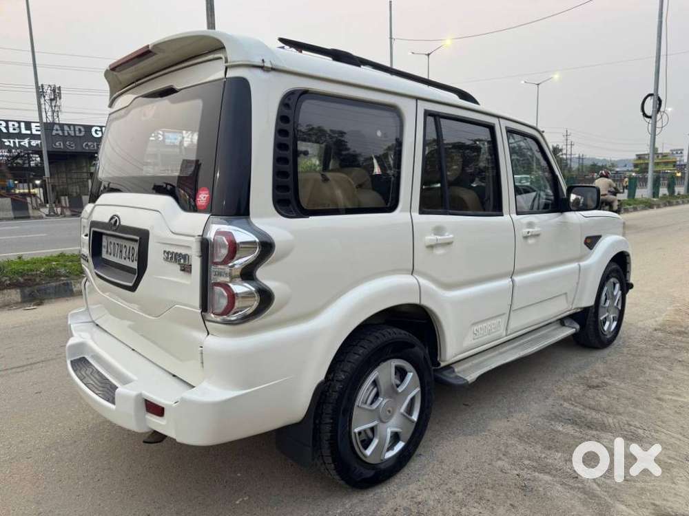 Mahindra Scorpio S4, 2015