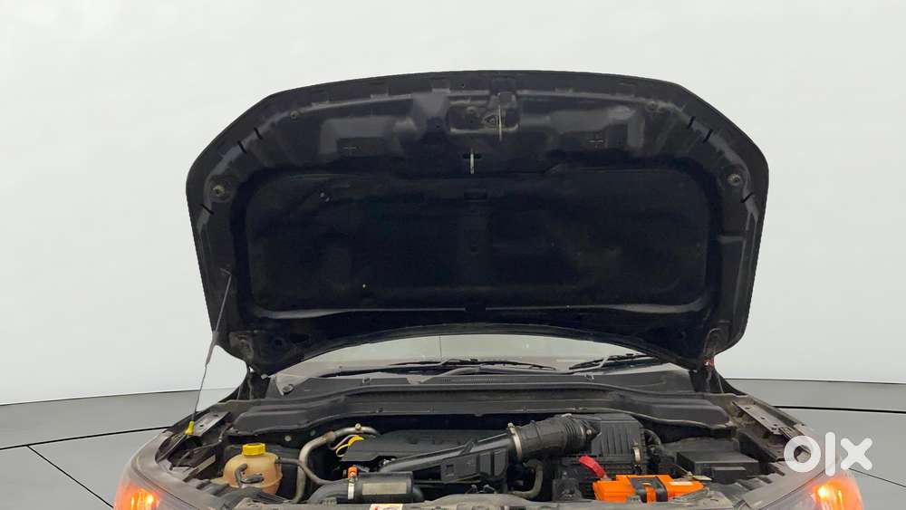 Mahindra Xuv300 W6, 2023, Petrol
