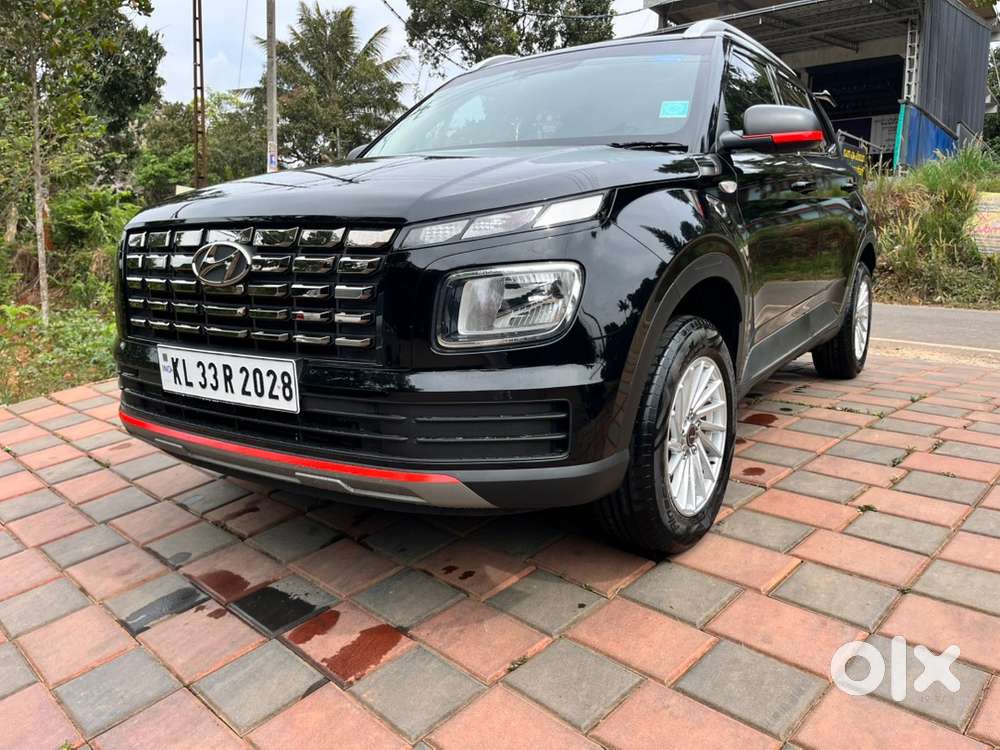 Hyundai Venue 2024 Petrol 37000 Km Driven