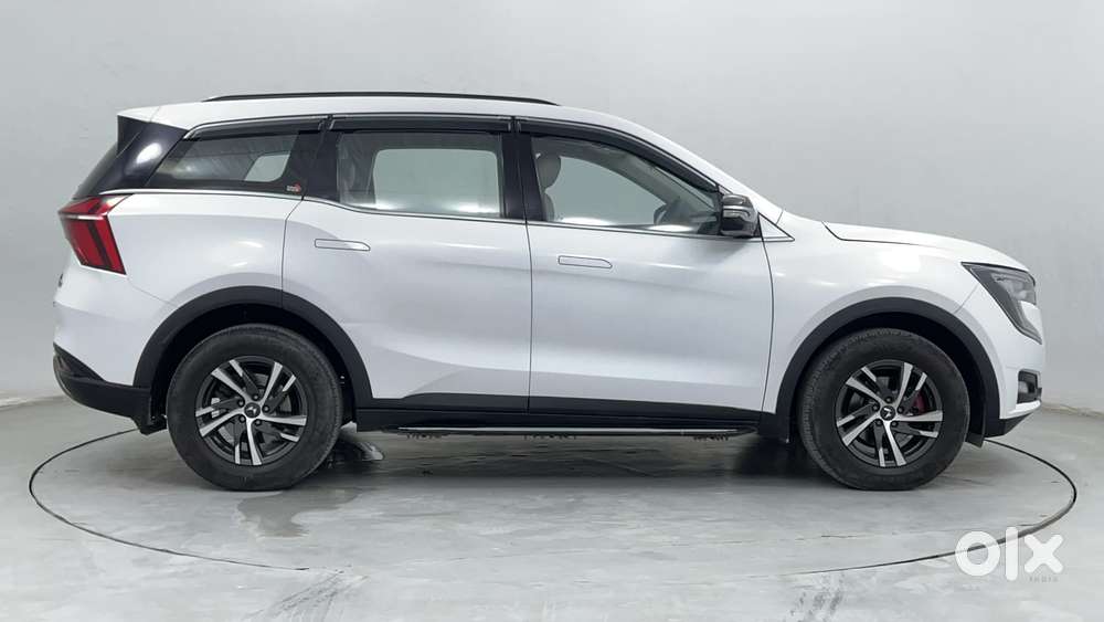 Mahindra Xuv700 2.0 Ax 5 Petrol Mt 7 Str, 2022, Petrol