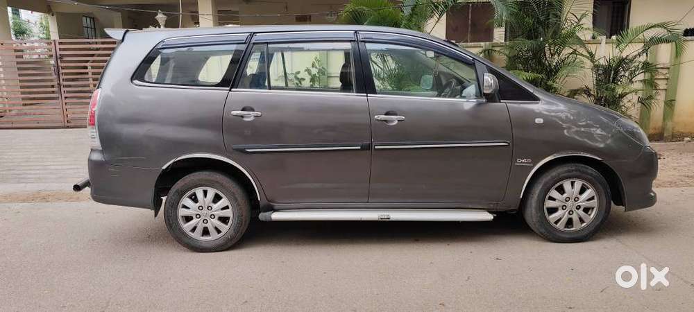 Toyota Innova 2.5 V Diesel 8-seater, 2011, Diesel