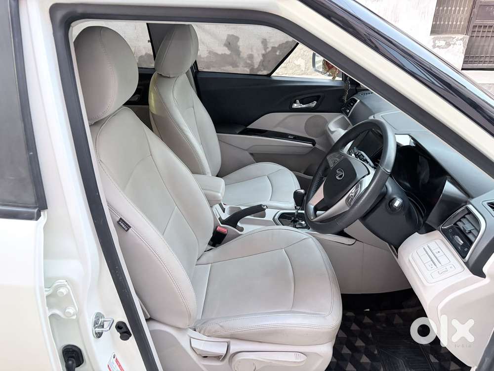 Mahindra Xuv300 W8 (o) 1.5 Diesel Amt, 2022, Diesel