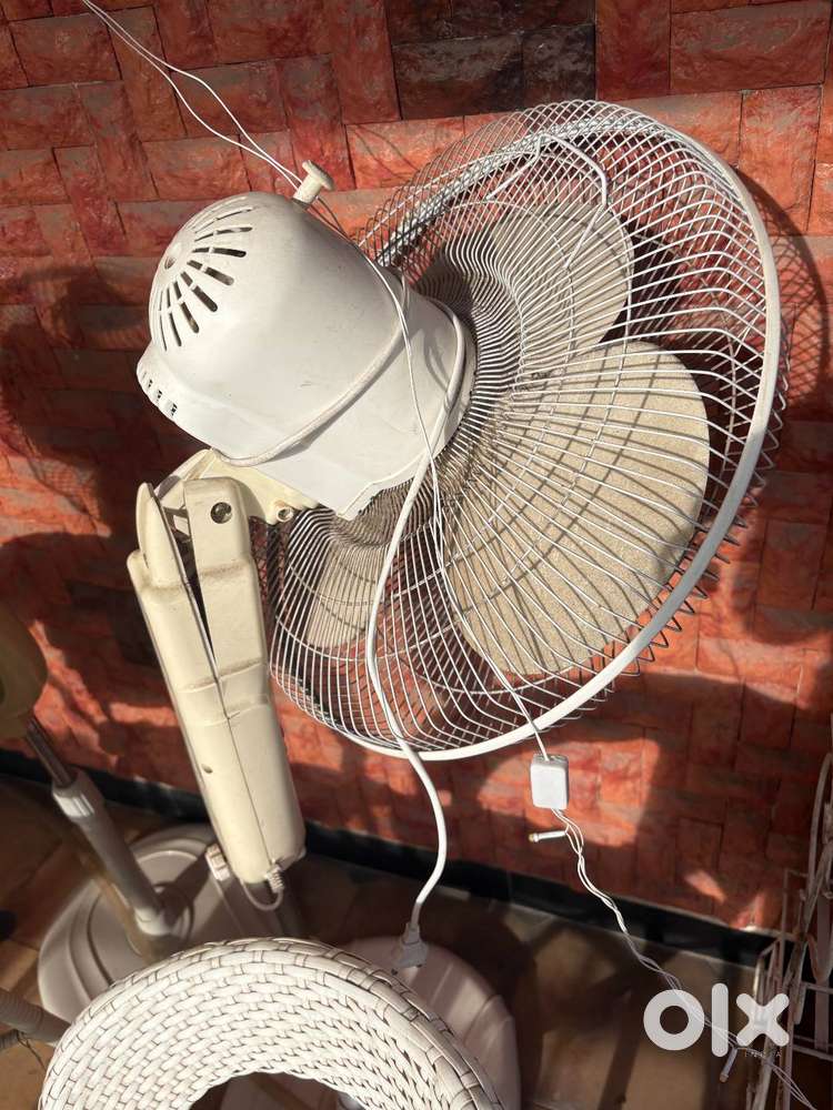 Stand Fan, slightly damaged but working perfectly