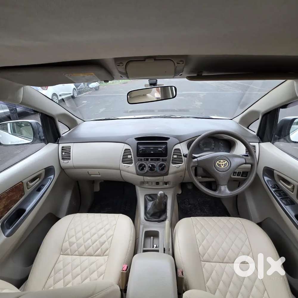 Toyota Innova G4 2010 Model.
