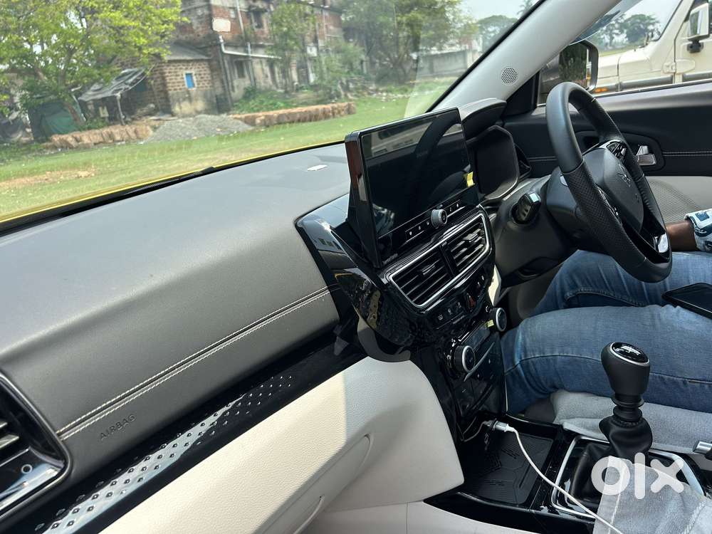 Mahindra Xuv 3xo Ax7l Petrol Mt, 2025, Petrol