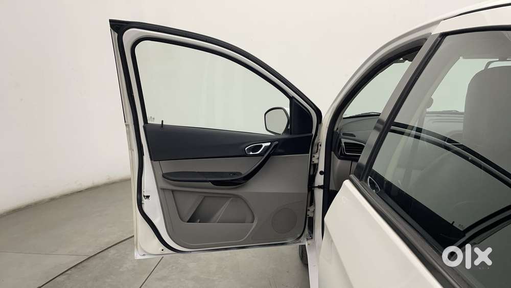Tata Tiago Xza, 2017, Petrol
