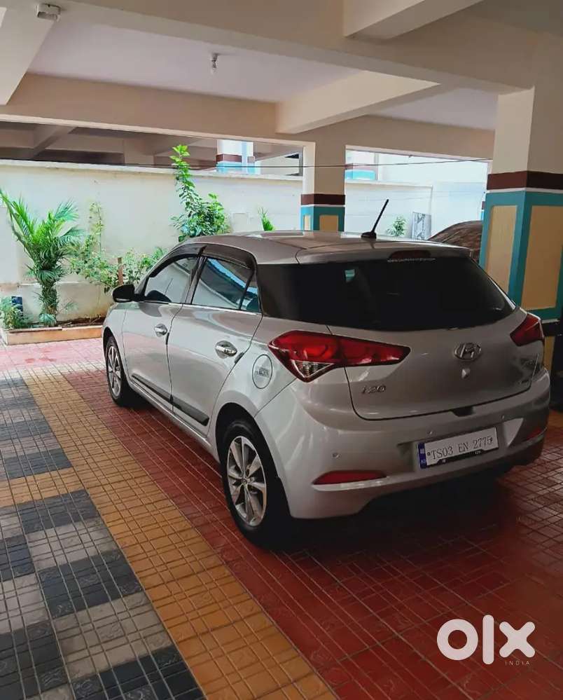 Top End Model Having All Features Push Start,keyless Entry Etc Etc