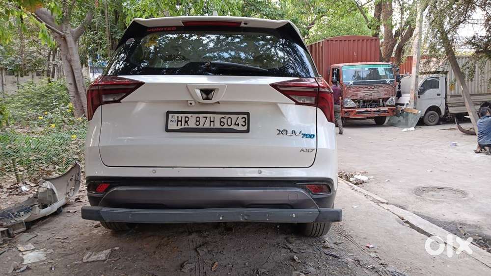 Mahindra Xuv700 2.0 Ax 7 Petrol Mt Str, 2022, Petrol