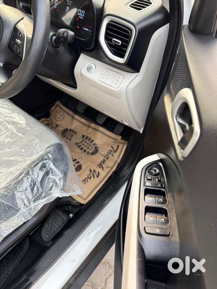 Hyundai Venue Sx Mt, 2023, Petrol