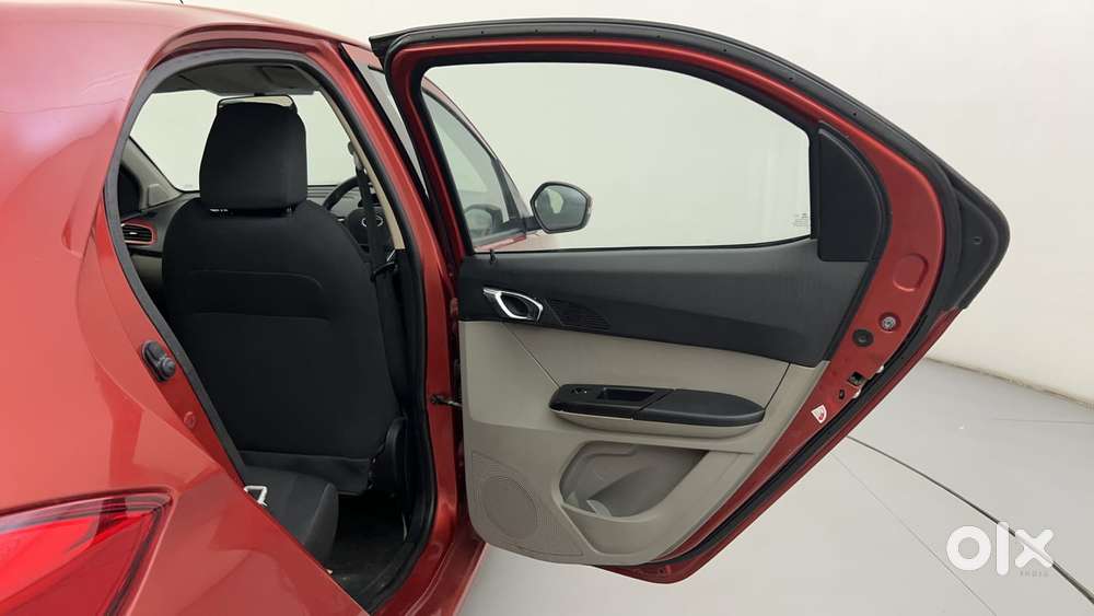 Tata Tiago Xza, 2017, Petrol