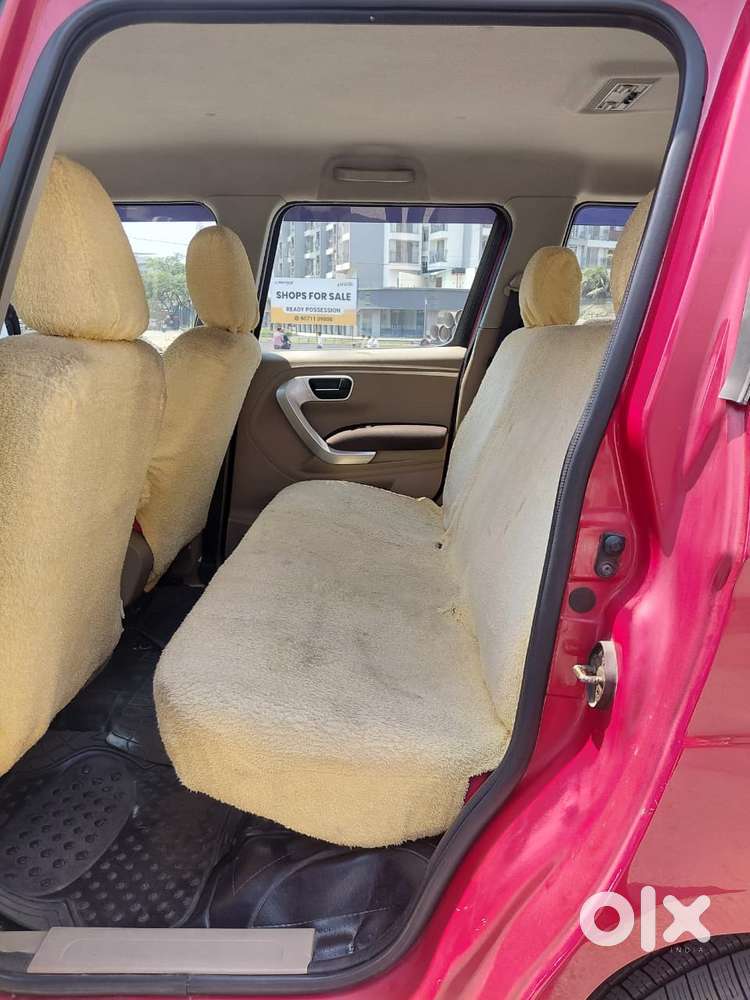 Mahindra Tuv 300 Mhawk100 T8 Dual Tone, 2016, Diesel