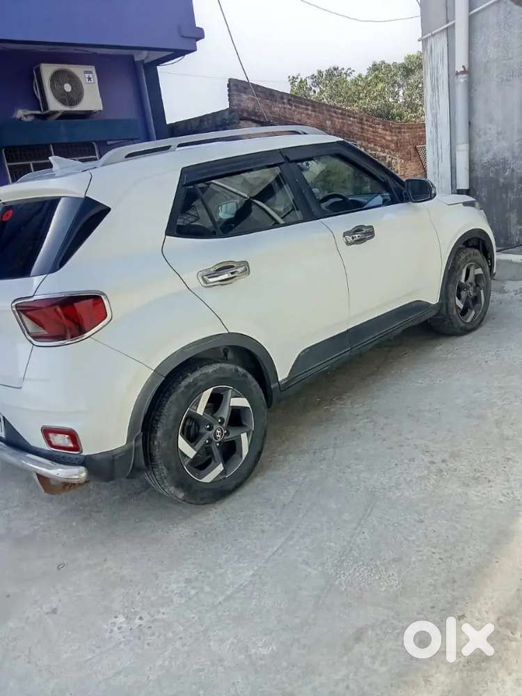 Hyundai Venue 73000 Km Driven