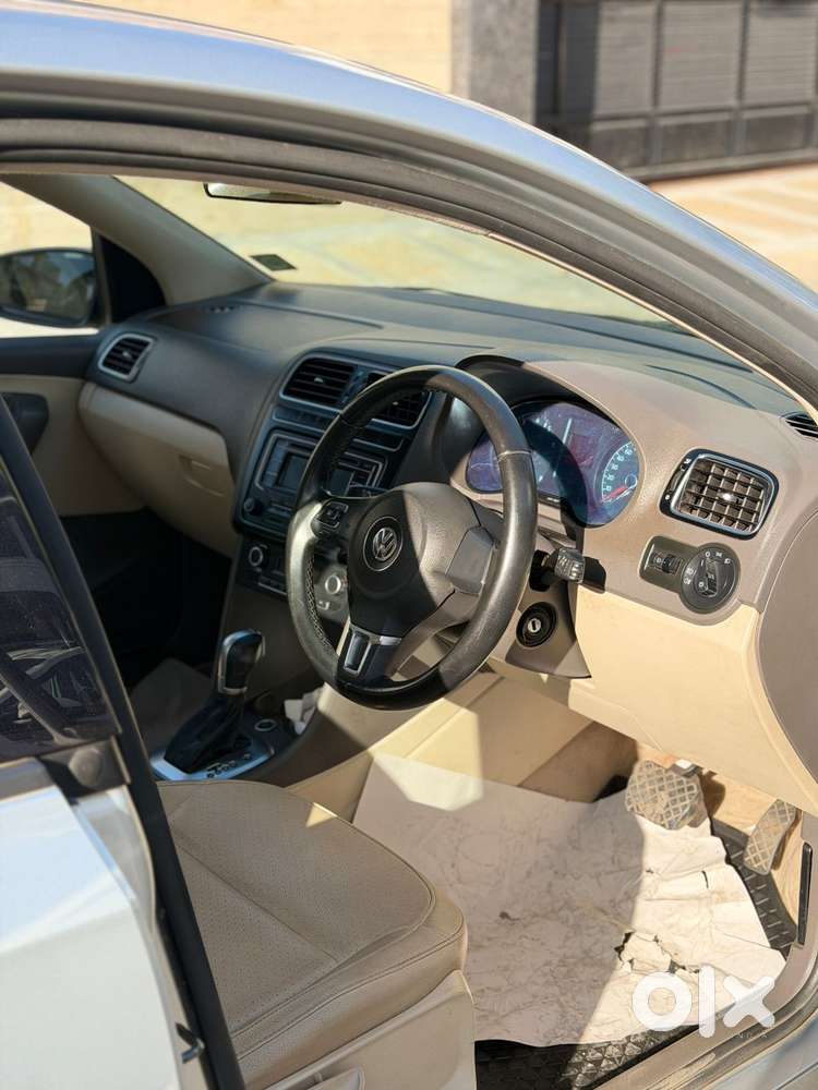 Volkswagen Vento 1.5 Highline Plus At 16 Alloy, 2014, Petrol