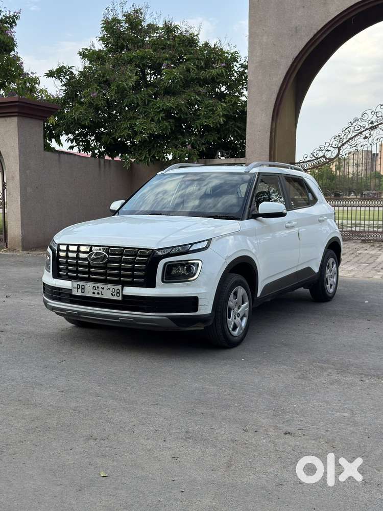 Hyundai Venue Sx 1.2 Mt Knight Edition, 2022, Petrol