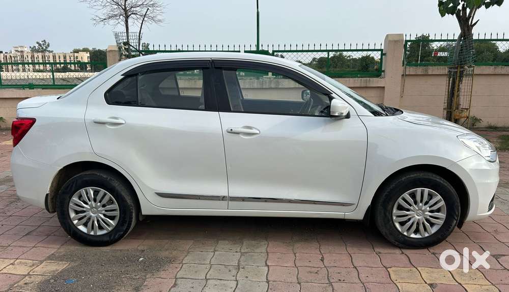 Maruti Suzuki Dzire 1.2 Vxi Amt, 2022, Petrol