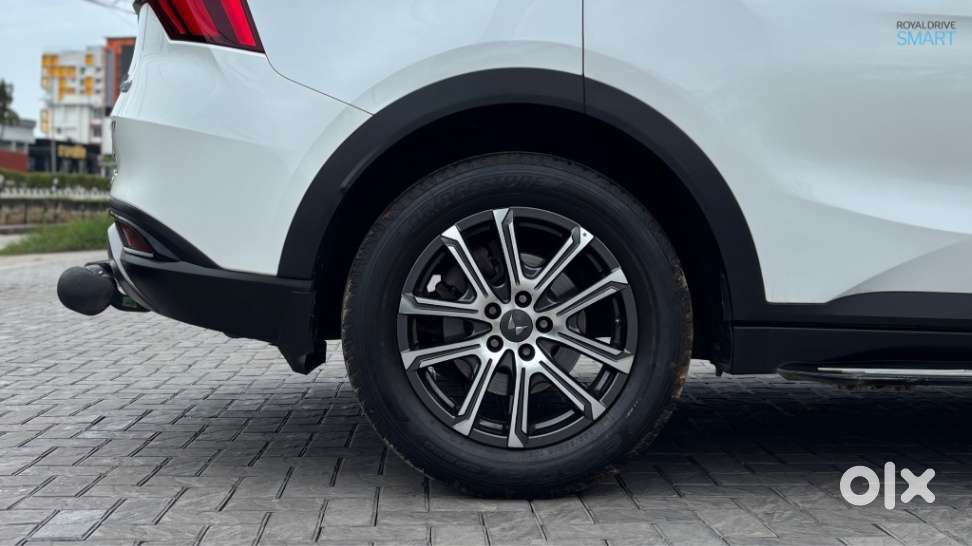 Mahindra Xuv700, 2022, Petrol
