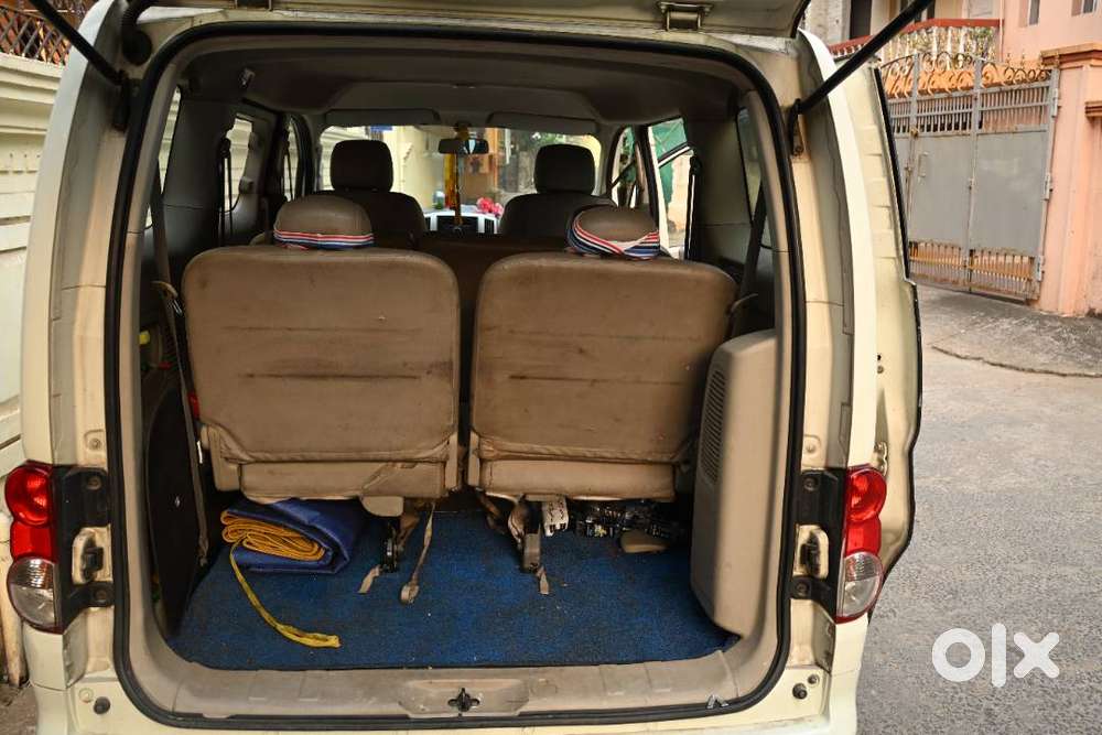 Nissan Evalia Pearl White 7 Seater Muv