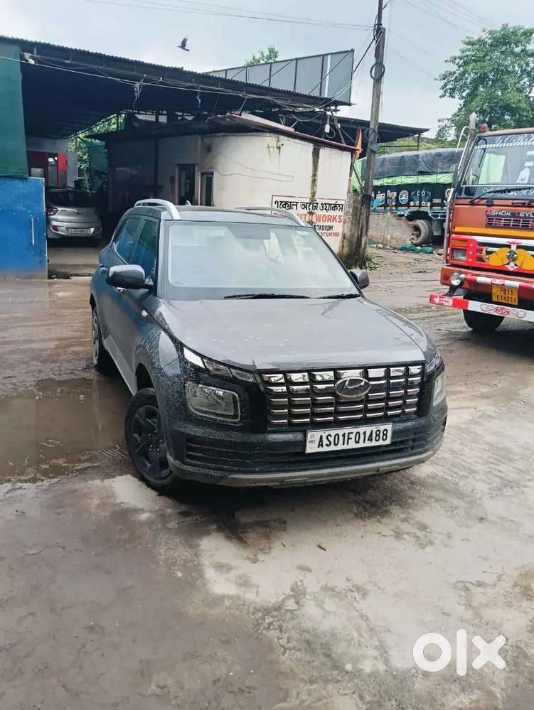 Hyundai Venue 2023 Petrol Well Maintained