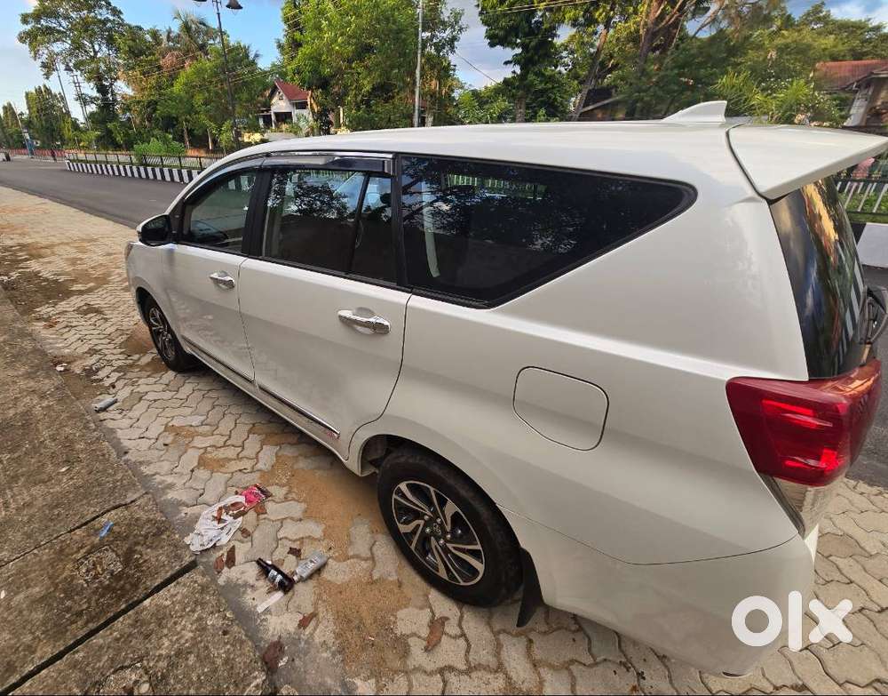 2024 Aug Innova Crysta Gx Plus 8 Str  18.5k Km