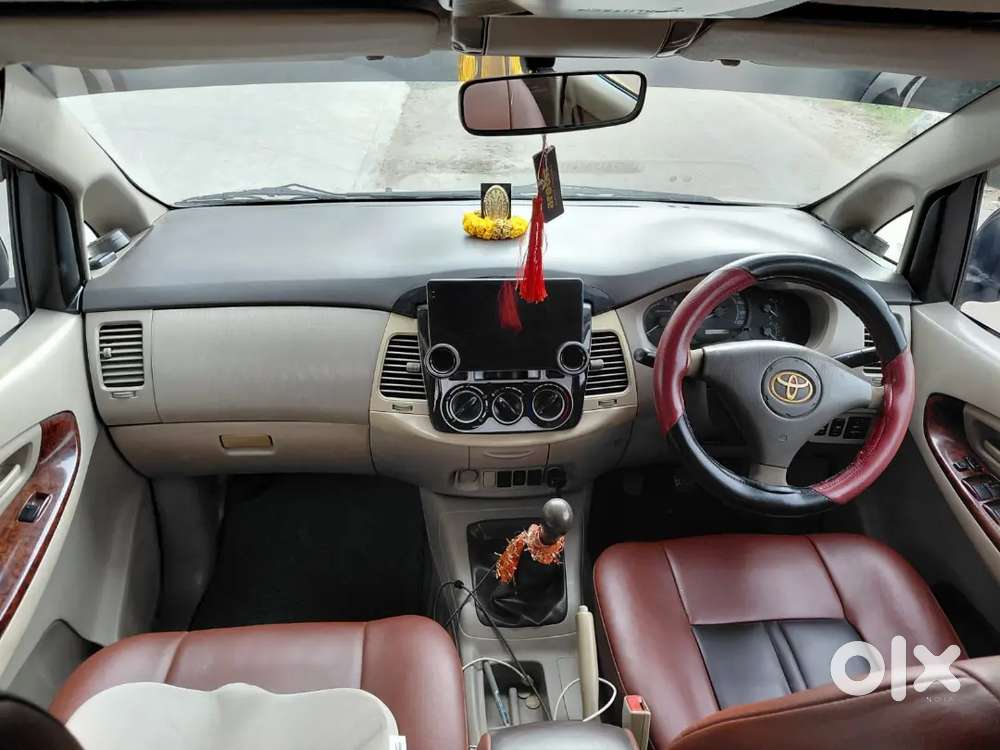 Toyota Innova. 82485.   48359