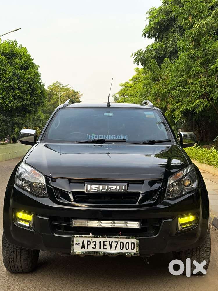 2019 Isuzu D-max V-cross 4x4  68,500 Km  Single Owner
